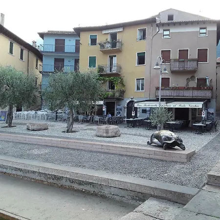 Il Borgo Vicino Al Castello Con Parcheggio